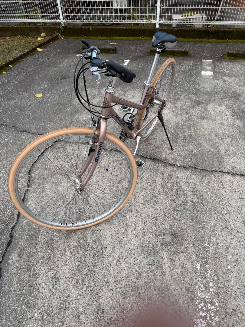 稀少アルミフレーム　Bianchi クロスバイク 700C ピンク