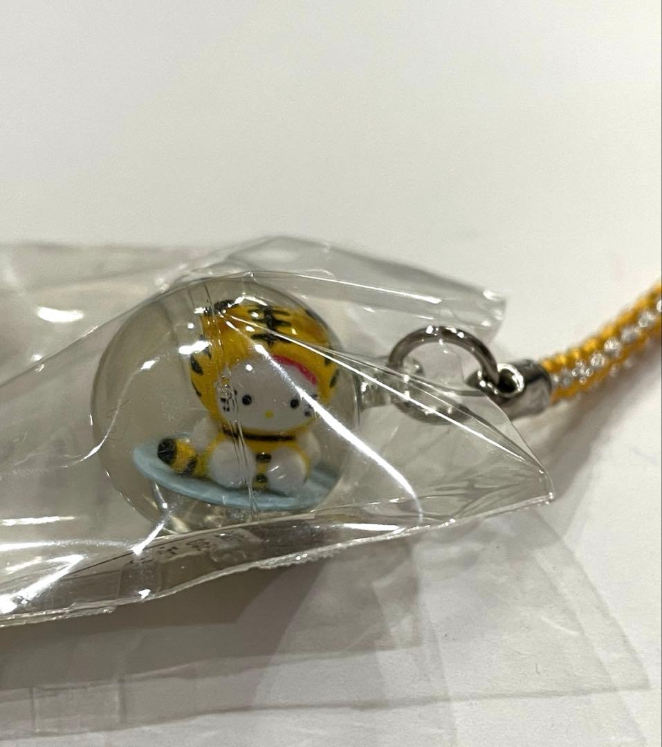 d*7様 ハローキティ 根付 ストラップ【希少】 十二支　寅　水入り丸玉根付け