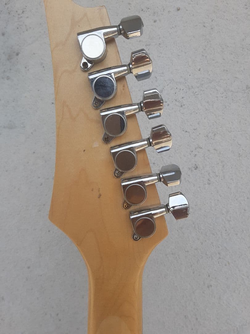 ＤＩＹストラトタイプギター24フレットSSHフロイドローズトレモロユニット搭載