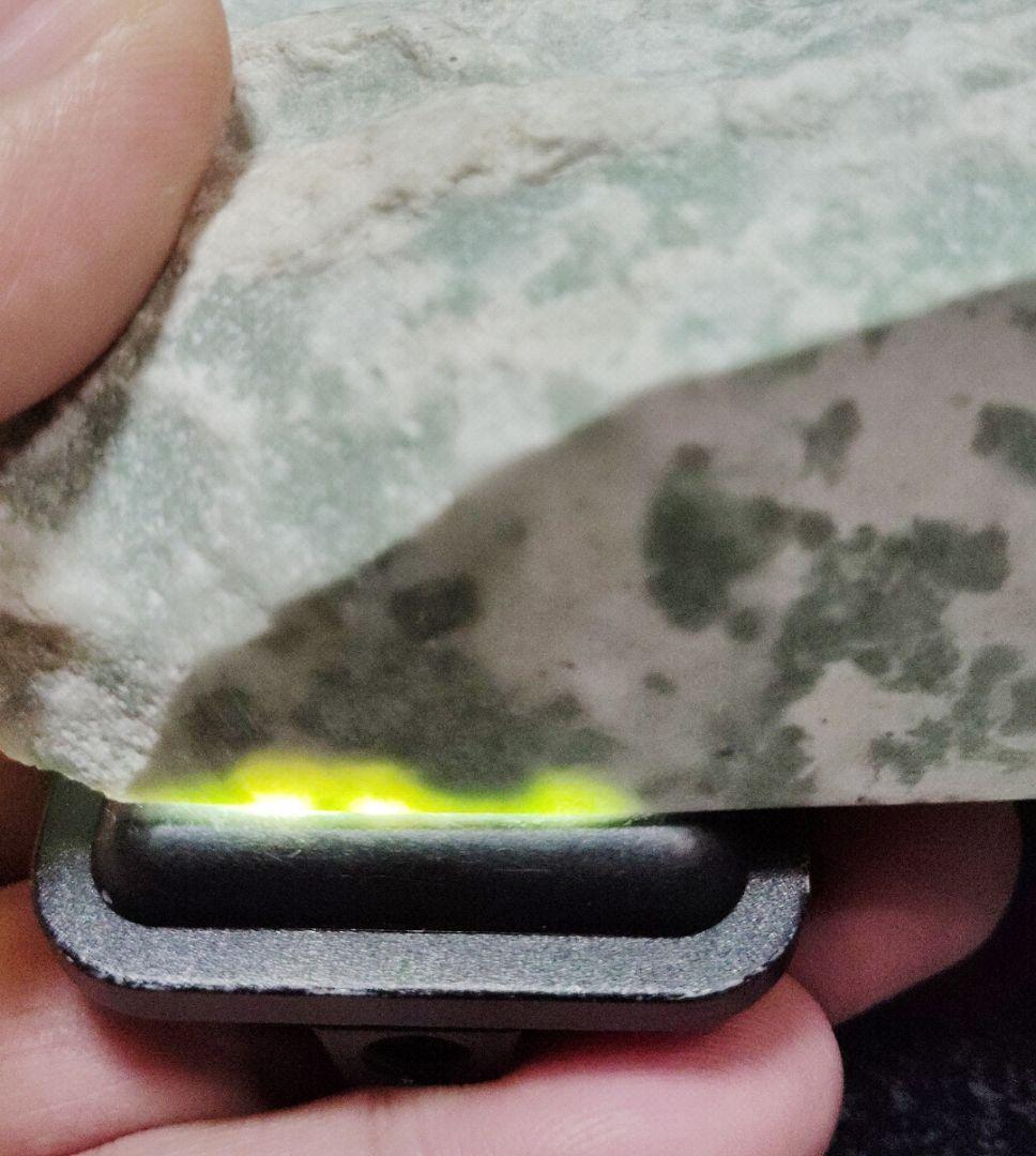 ★翡翠原石★糸魚川硬玉【横川・カット〜磨き❶1.1kg】