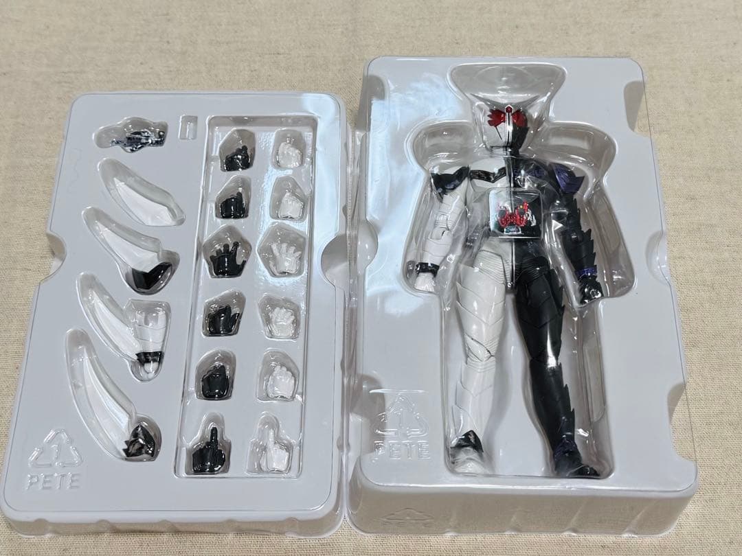 峯*孝様 S.H.Figuarts(真骨彫製法) 仮面ライダーW ファングジョー