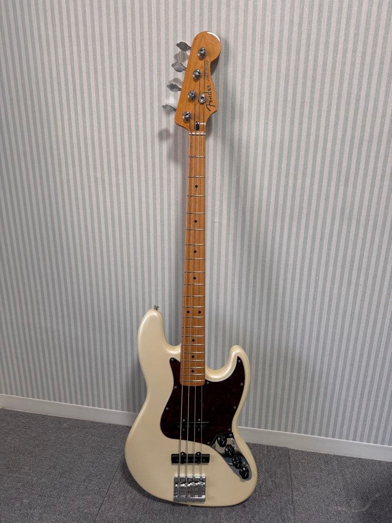 ベース Fender Player Plus Jazz Bass