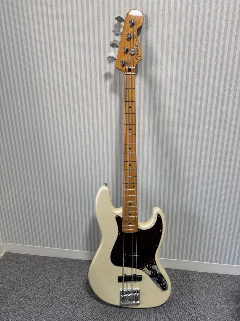 ベース Fender Player Plus Jazz Bass