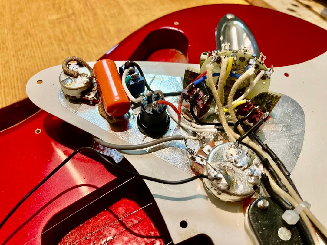 ☆ 最終値下決断☆部品交換、リニューアル貴方だけの一本　FERNANDES ST