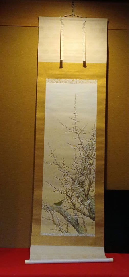 梅の花と小鳥の水墨画掛軸　鈴木大麻 作
