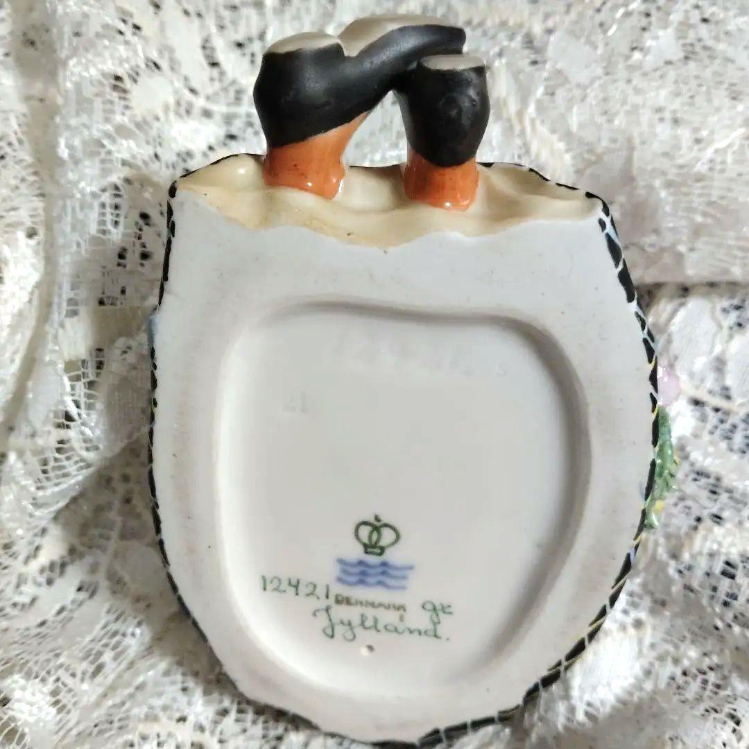 ロイヤルコペン　フィギュリン陶磁器花飾り持つ人形