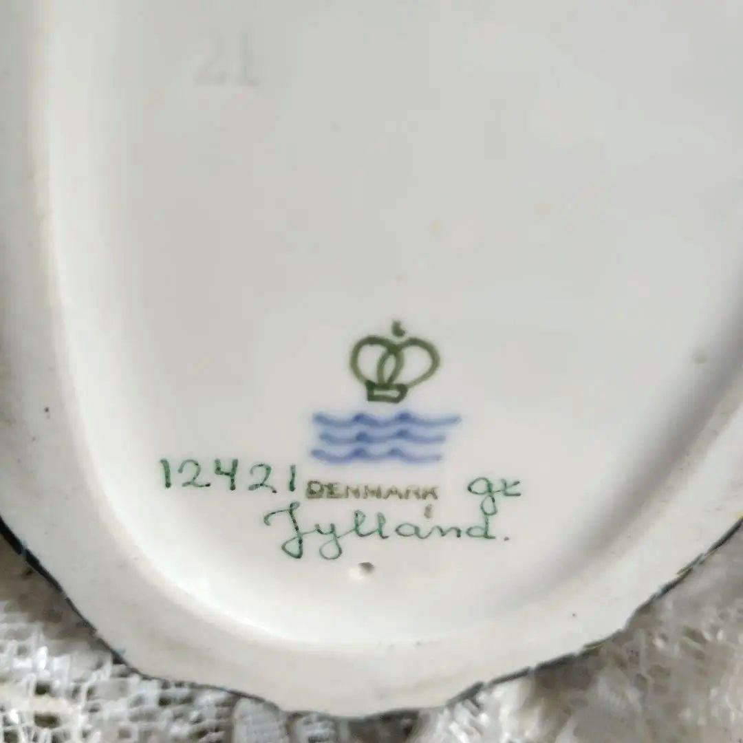 ロイヤルコペン　フィギュリン陶磁器花飾り持つ人形