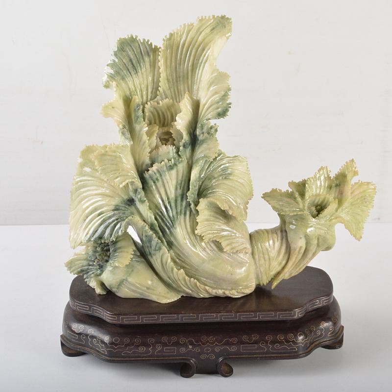 中国　玉石翡翠彫刻　白菜　置物　約2.4kg　金線象嵌唐木台付　V　R6549B