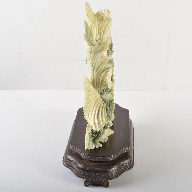 中国　玉石翡翠彫刻　白菜　置物　約2.4kg　金線象嵌唐木台付　V　R6549B