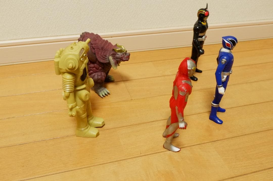 ソフビ人形　5体セット　昭和レトロ　ウルトラマン　怪獣　仮面ライダー　6-32