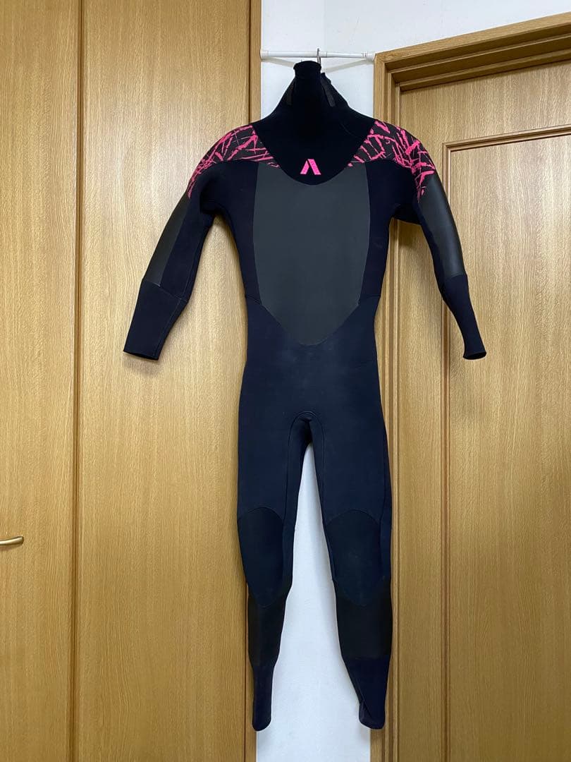 ★超人気メーカー！！【AIR TIGHT】メンズ５×３ｍｍセミドライフルスーツ