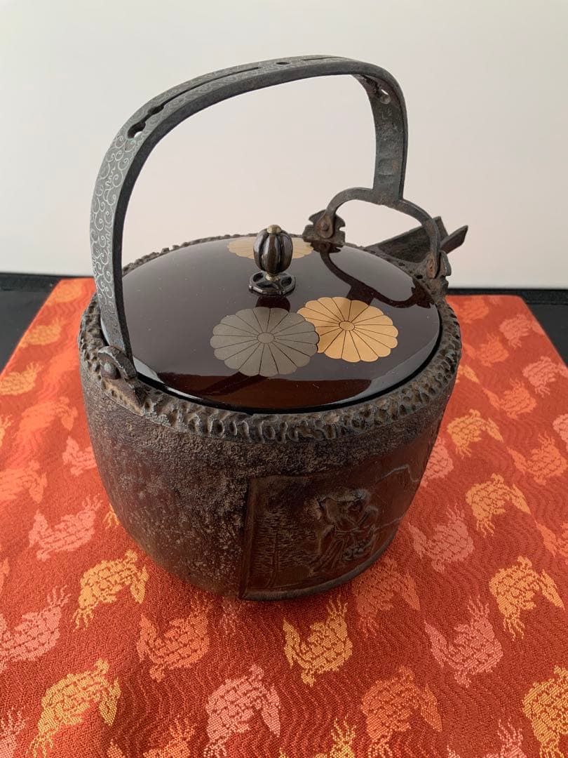 茶道具/懐石道具　銚子(燗鍋)江戸時代　銀象嵌/漆塗蓋16葉菊紋蒔絵散し。優品。