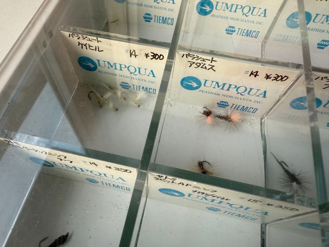 TIEMCO 完成フライ　ケースセット　貴重　フライフィッシング　ティムコ