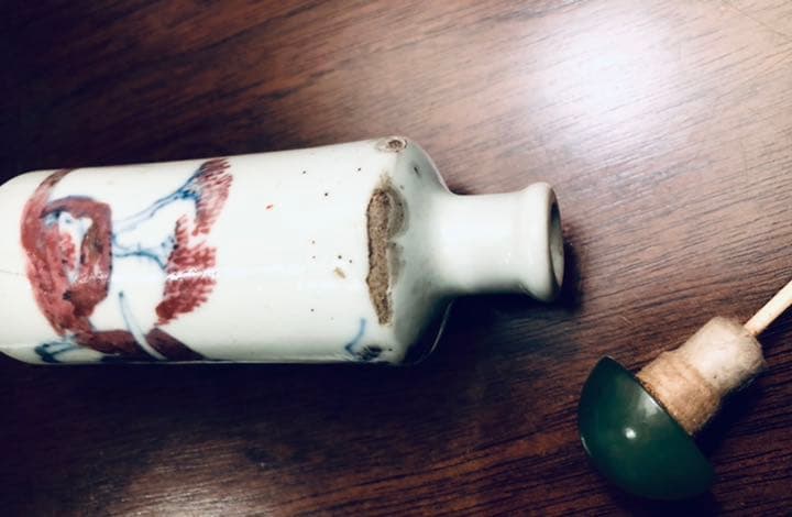 中国骨董　清中期　青花釉裏紅　人物　鼻煙壺　翡翠蓋　骨杓