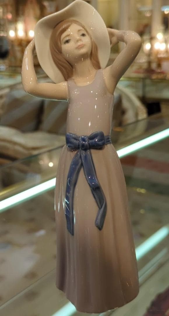 LLADRO リヤドロ　若草色の少女　置物