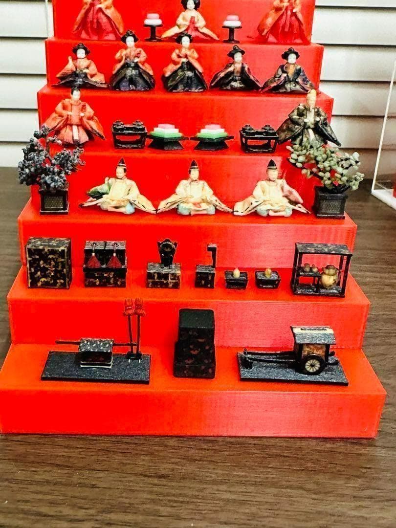 ミニチュア★ひな人形7段飾り★フィギュア★1/64★リーメントに★ドールハウスに