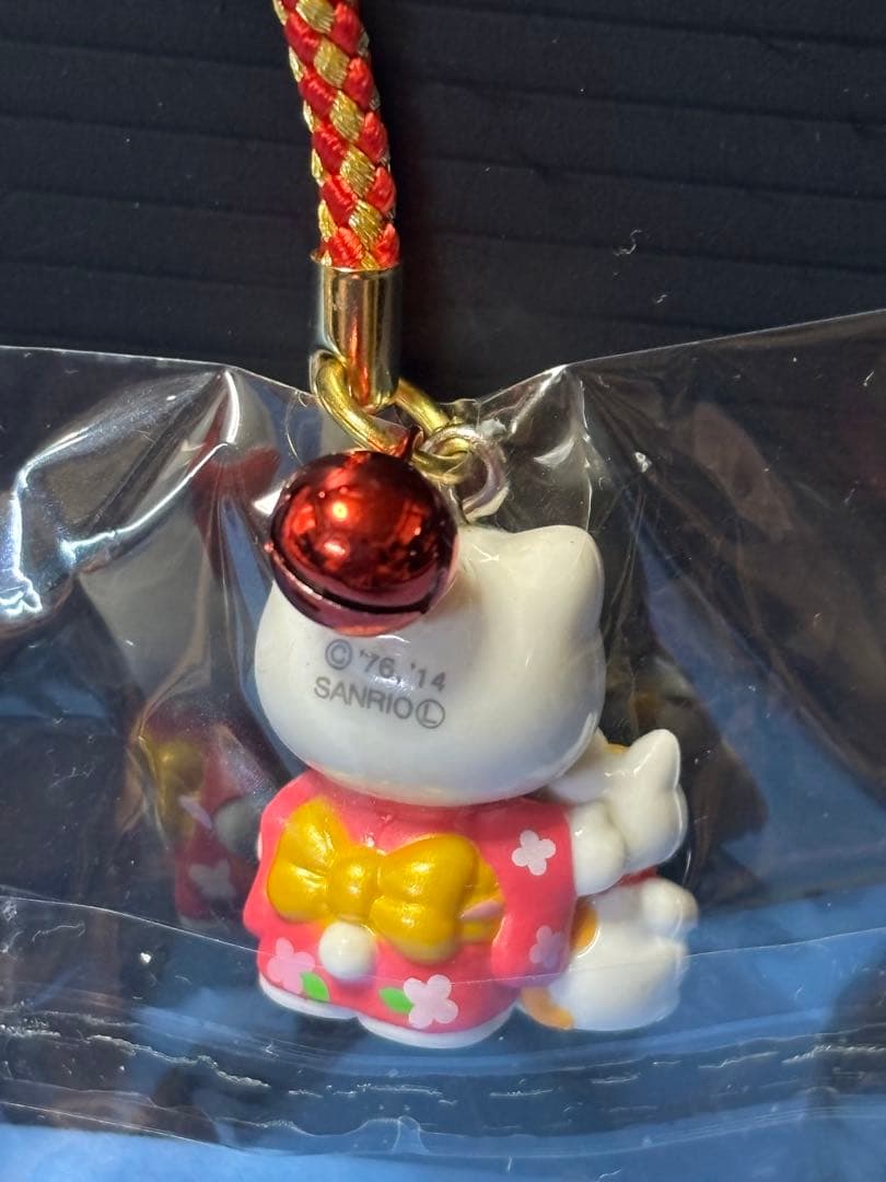 ご当地キティ　成田限定　招き猫　根付け