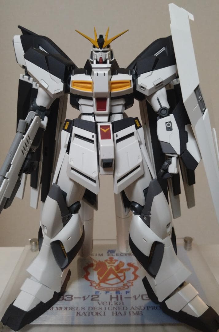 MG 1/100 Hi-νガンダム ver.ka（一部塗装）