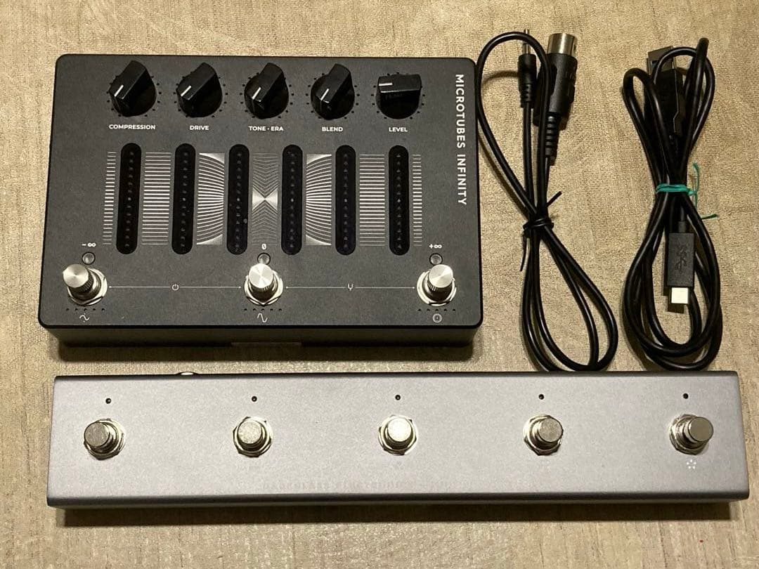 Darkglass Infinity と MIDIfootswitch のセット
