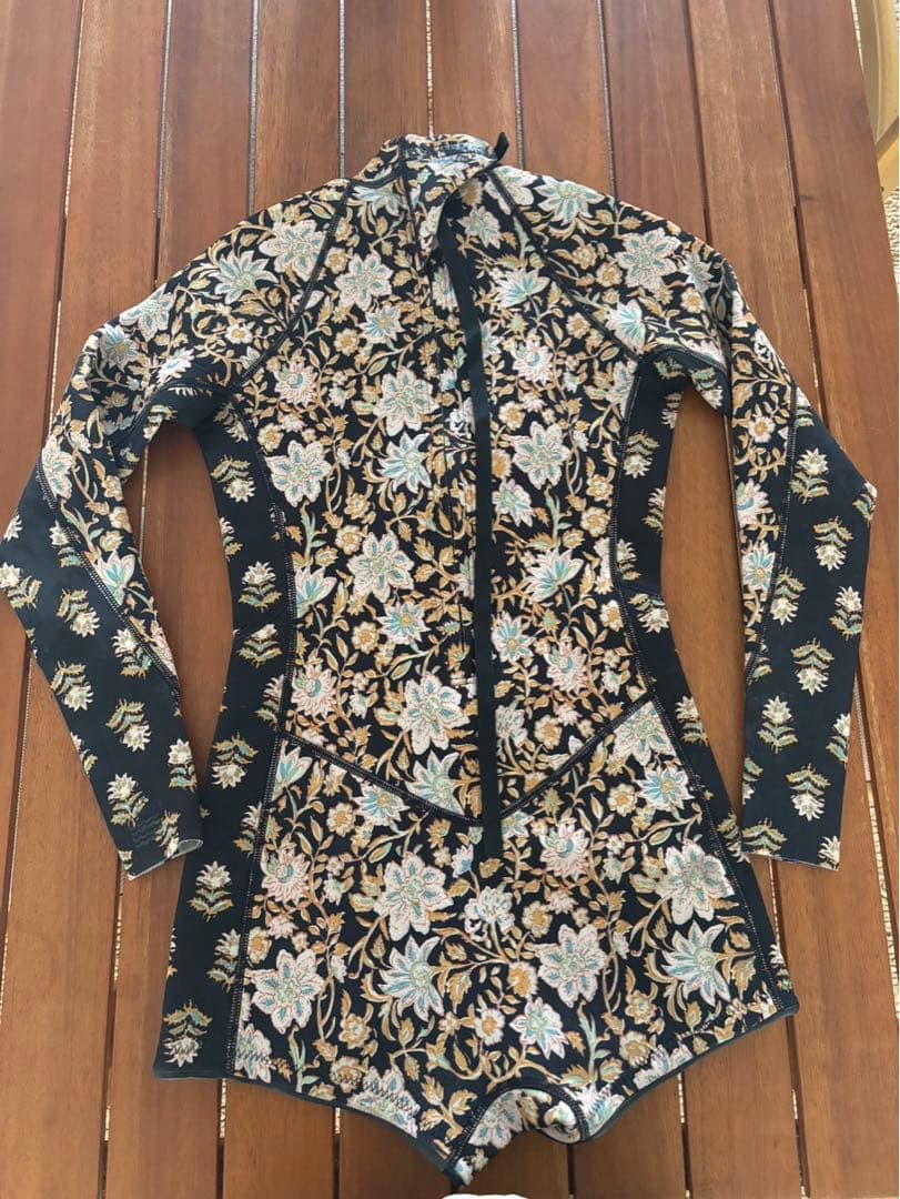 Billabongスプリングウエットスーツ　ショーツタイプ　1mm