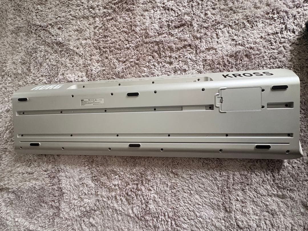 Korg Kross 2 ホワイト