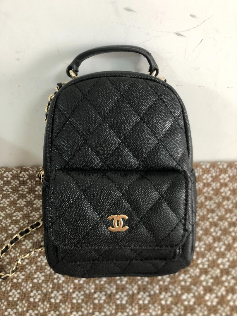 ブラックバックパック　ブラック　高級感　女性 バッグ