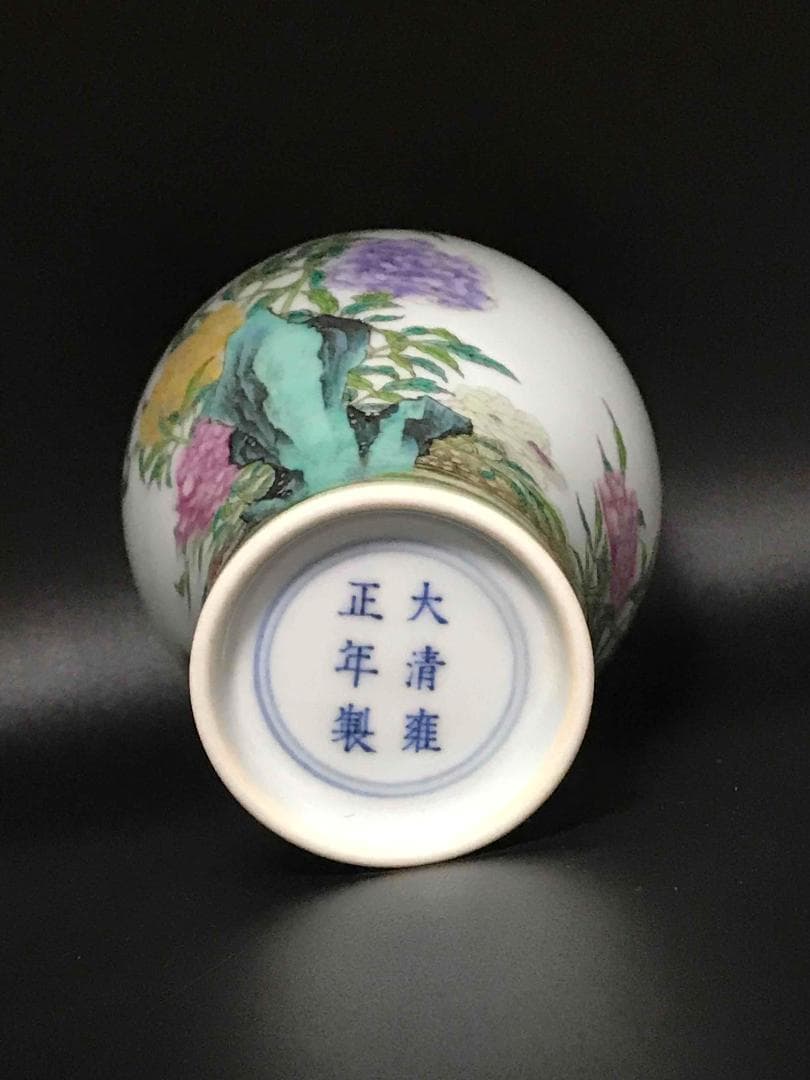 中国古美術　清雍正時代　大清雍正年製　在銘　粉彩花石紋花瓶(A-81)