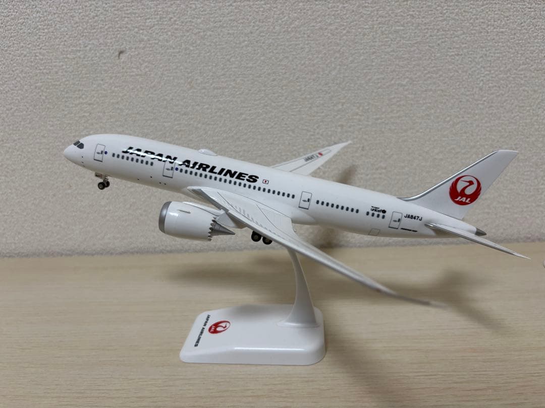 JAL 日本航空 Boeing 787-8 1/200 スタンド付き飛行機模型