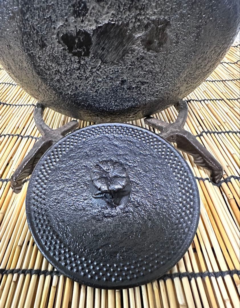 未使用品　南部照光堂 心斎作　木瓜鉉　１８型アラレ　南部鉄瓶　南部鉄器　鉄瓶