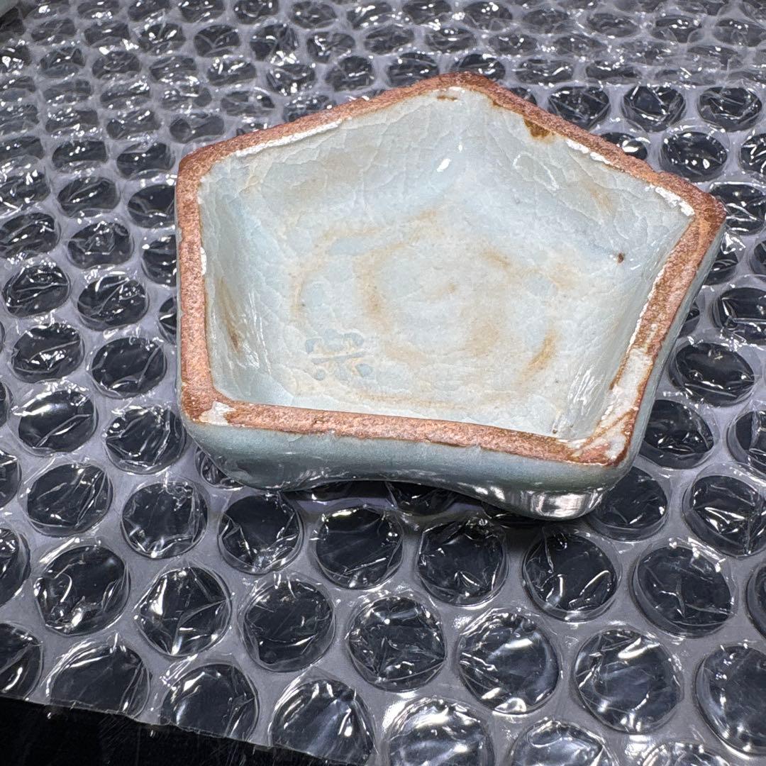 真作　初代宇野宗甍　青磁桔梗香合　高さ約5センチ、経約6センチ