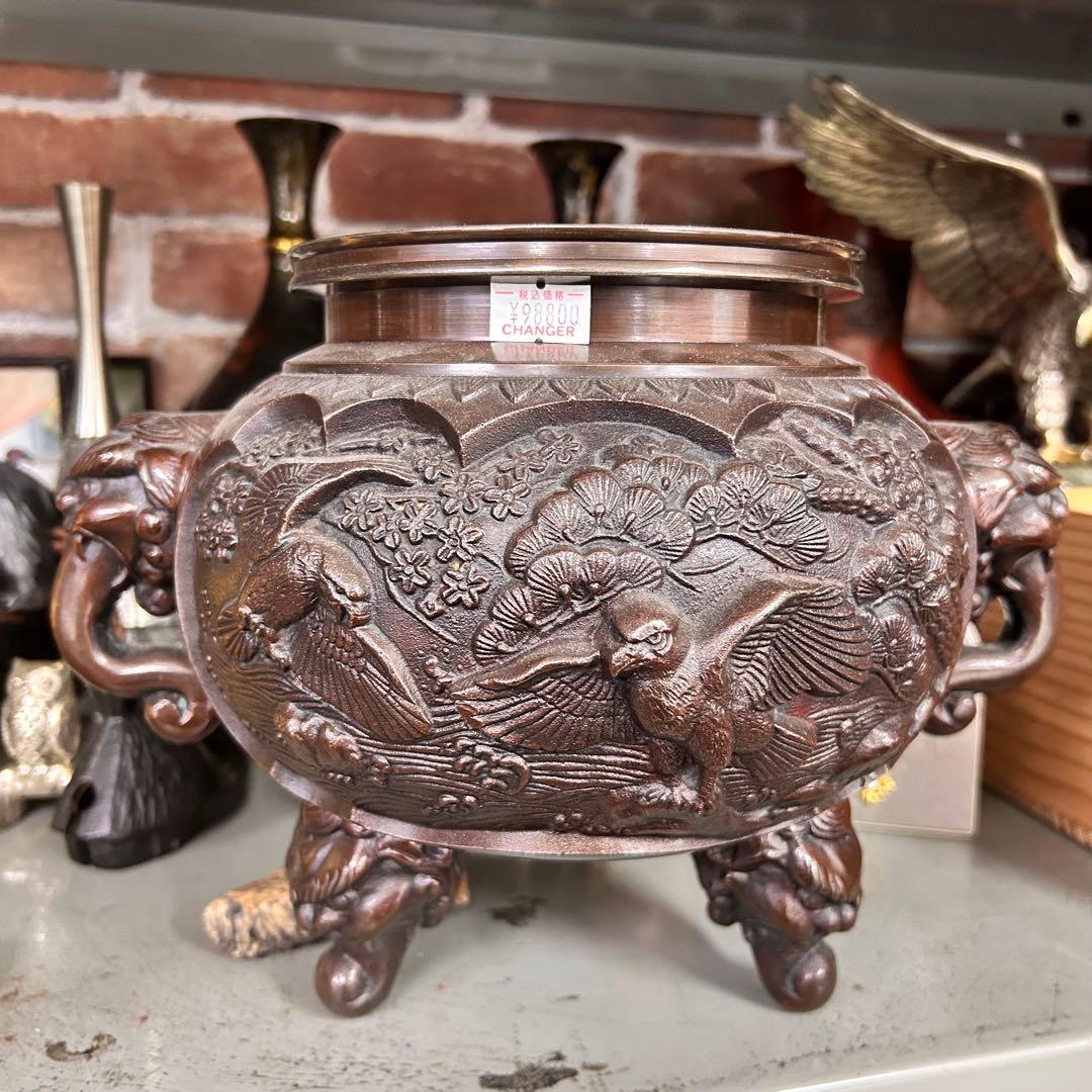 蔵出し 銅製花鳥彫獣三脚耳獅子 骨董品 金属工芸品 現状品