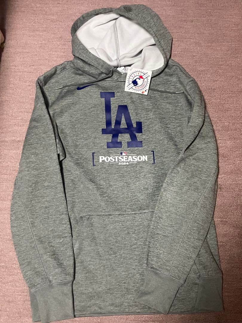日本未発売　ドジャースポストシーズン2024進出記念パーカー　グレーMサイズ