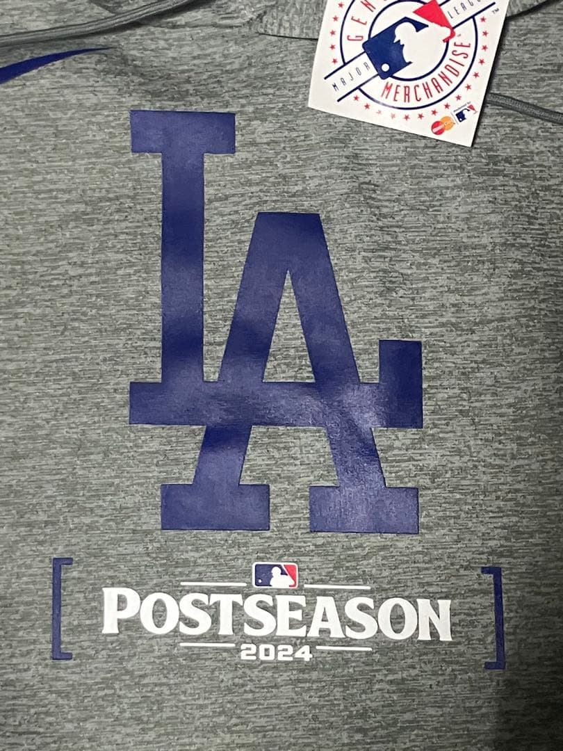 日本未発売　ドジャースポストシーズン2024進出記念パーカー　グレーMサイズ