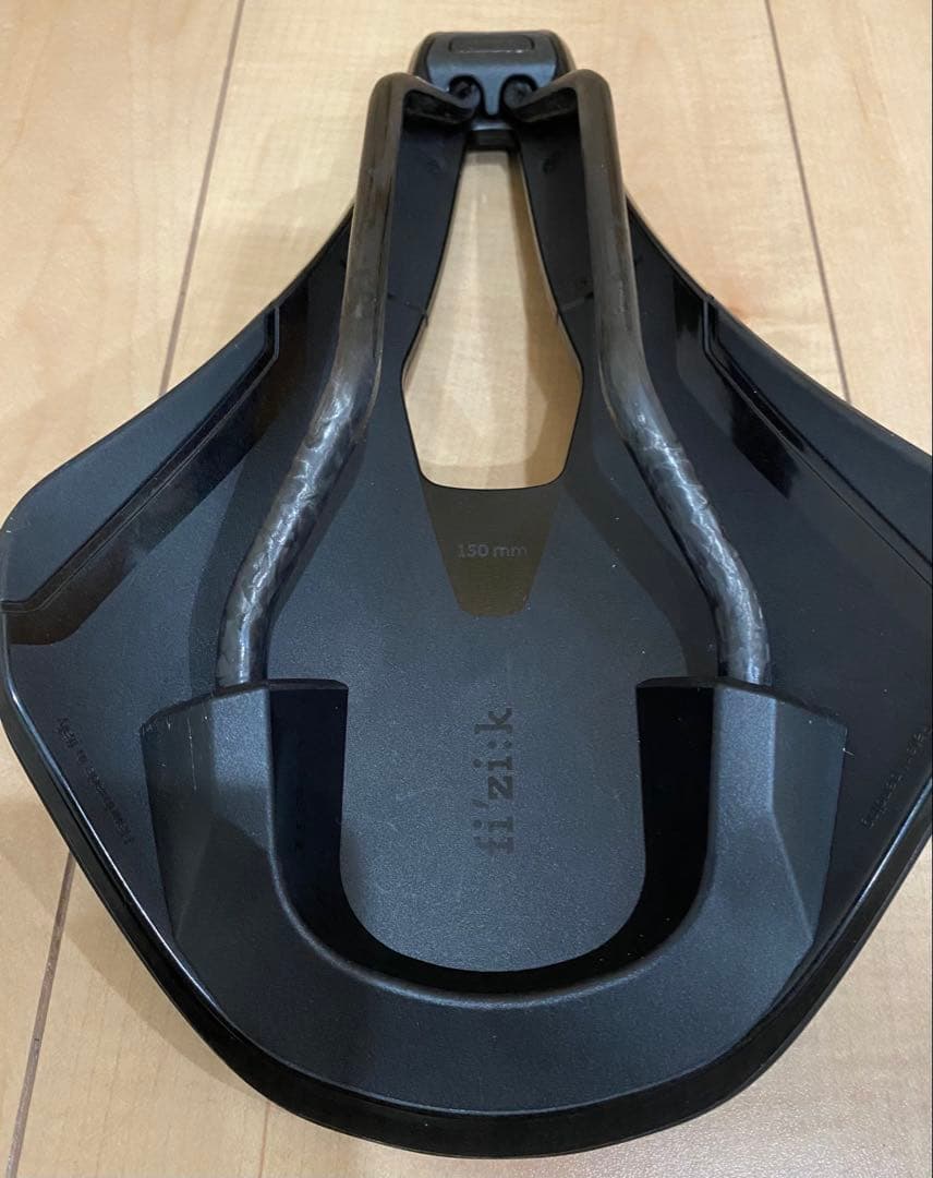 fizik フィジークARGO R1 サドル ブラック
