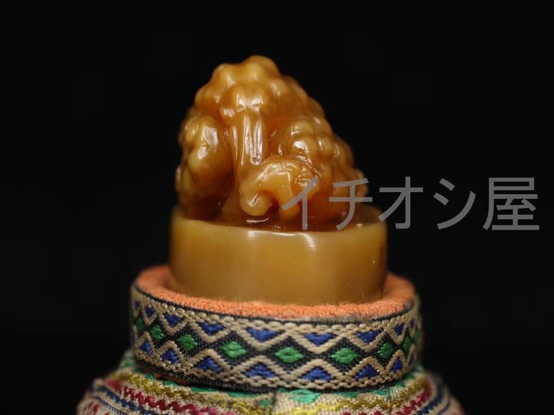 中国古美術 清代 乾隆13年 田黄石 霊芝印章 置物 書道具 印鑑 刺繍台座付き