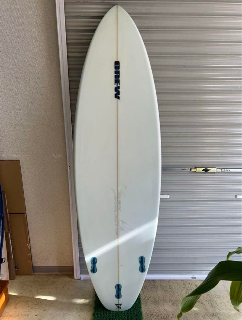 ローカルサーフボード 5'11\" トライフィン付き