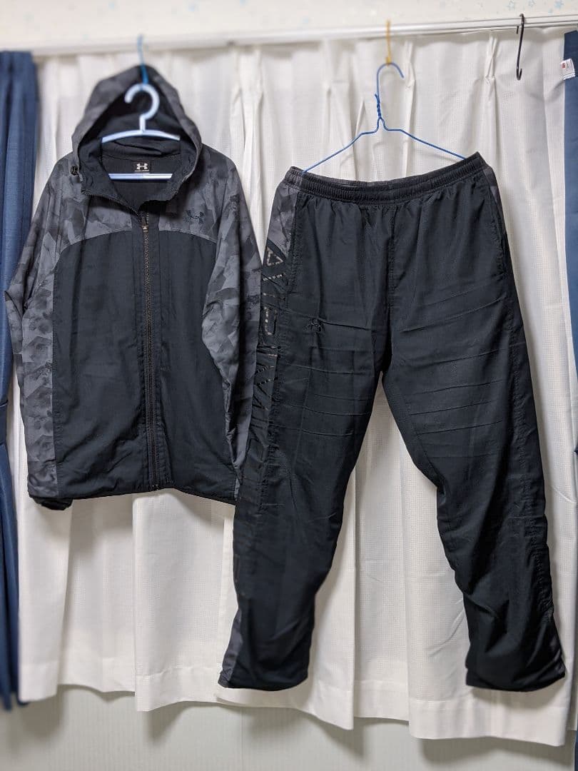 希少カラー‼️ アンダーアーマー  ナイロンセットアップ