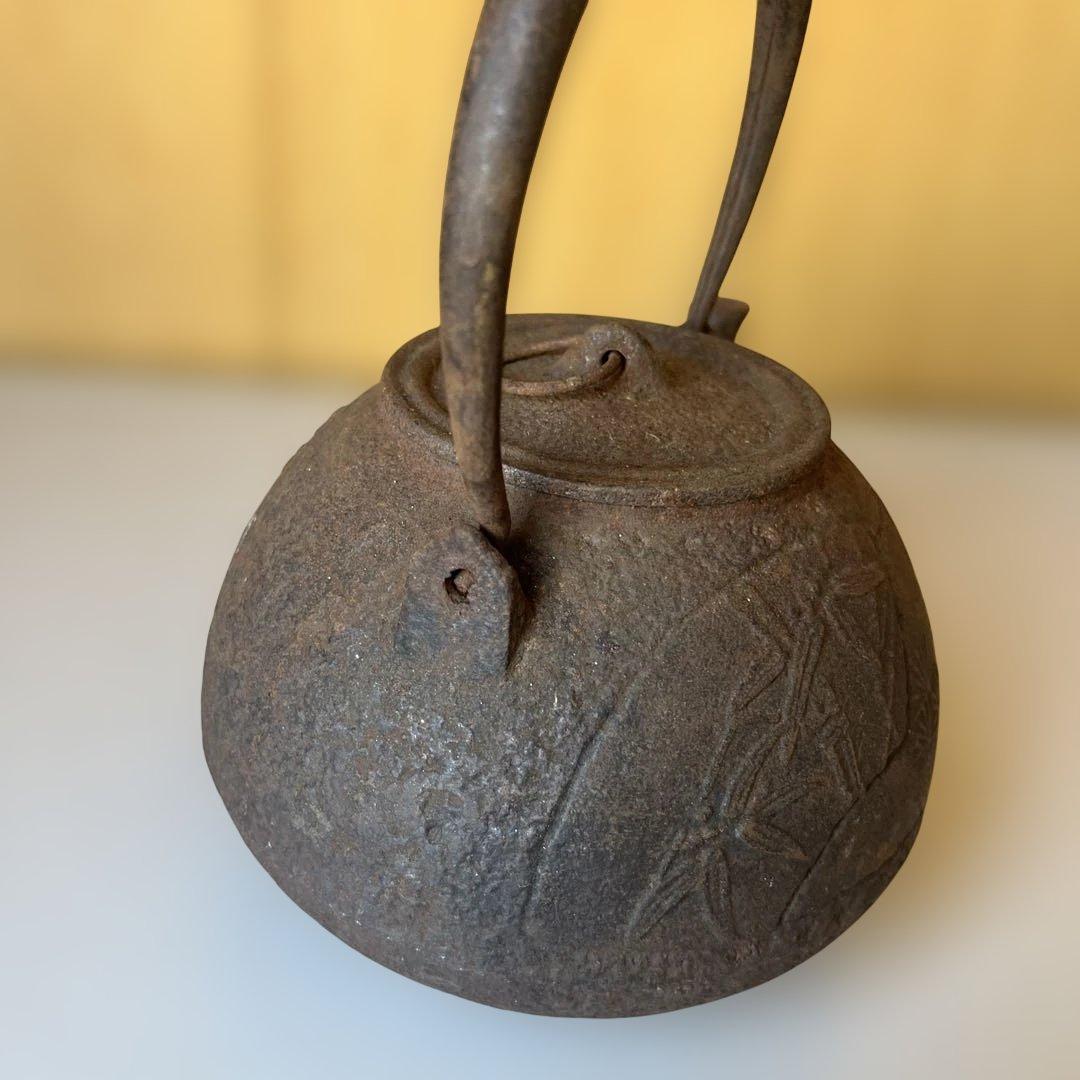 鉄瓶　骨董品　松　竹　梅　図　鉄蓋遊環摘　水漏れ　無し