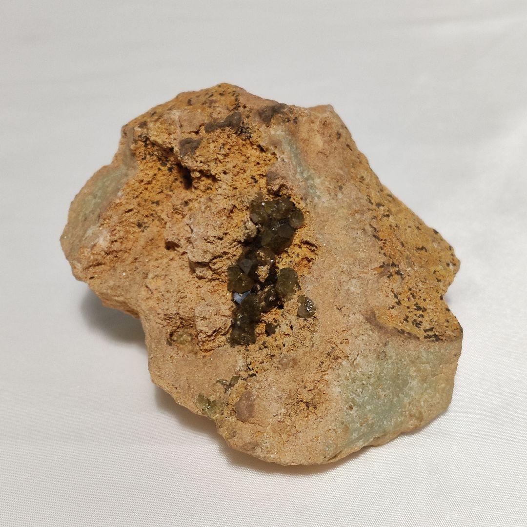 パワーストーン　天然石　母岩付き　デマントイドガーネット　249g　No.238