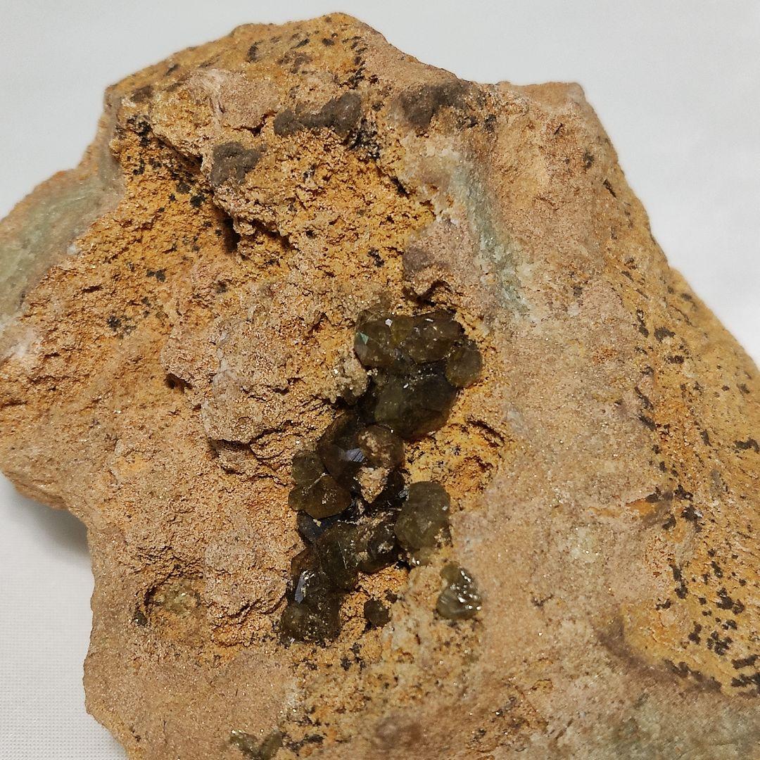 パワーストーン　天然石　母岩付き　デマントイドガーネット　249g　No.238