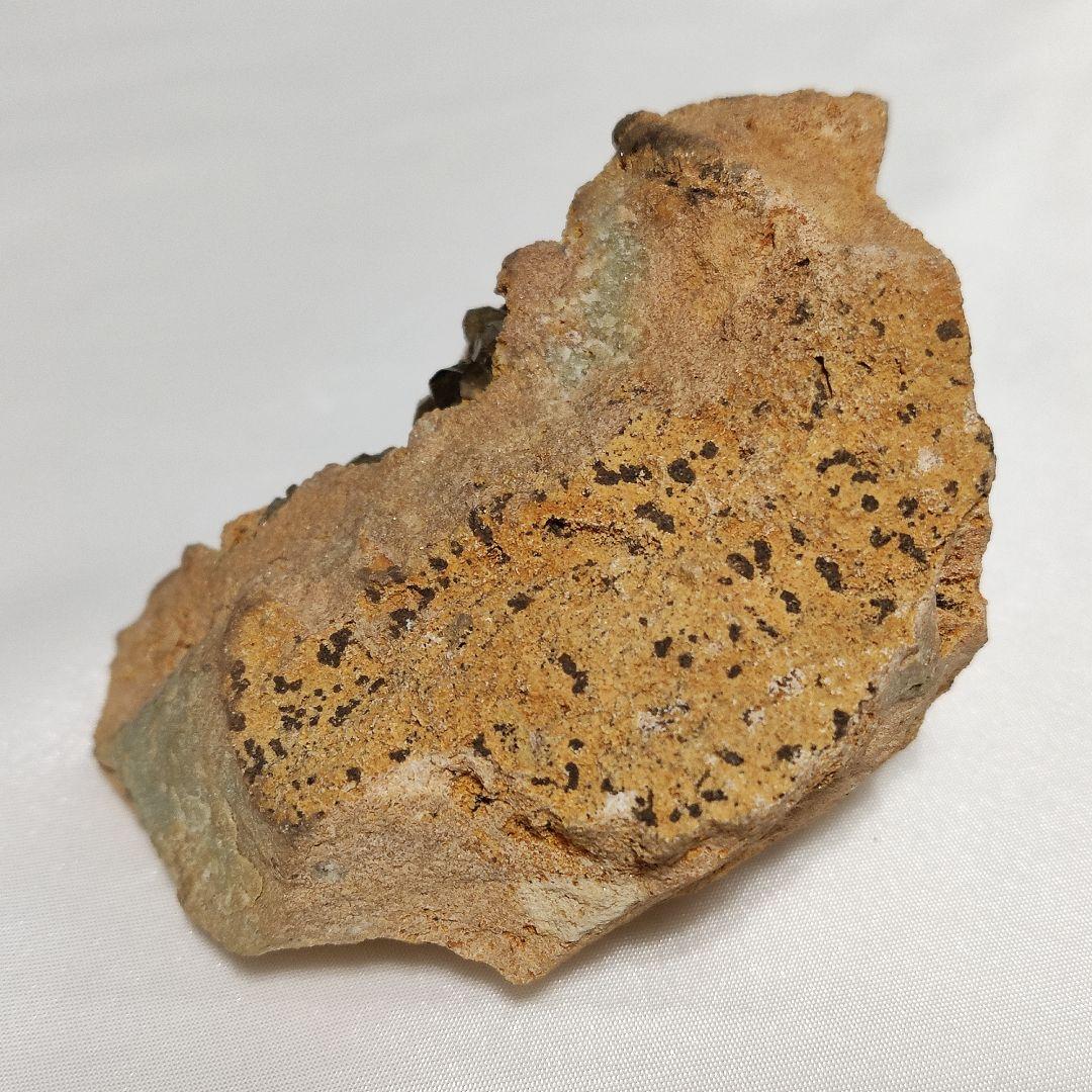 パワーストーン　天然石　母岩付き　デマントイドガーネット　249g　No.238