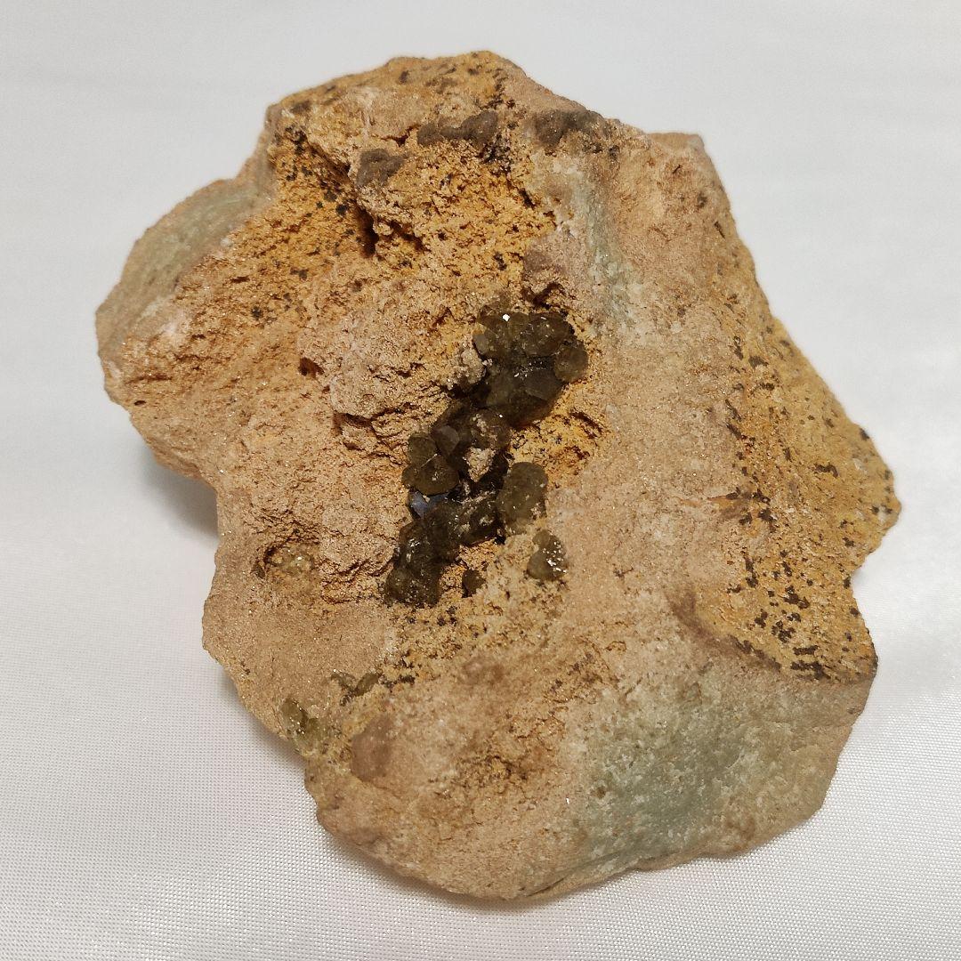 パワーストーン　天然石　母岩付き　デマントイドガーネット　249g　No.238