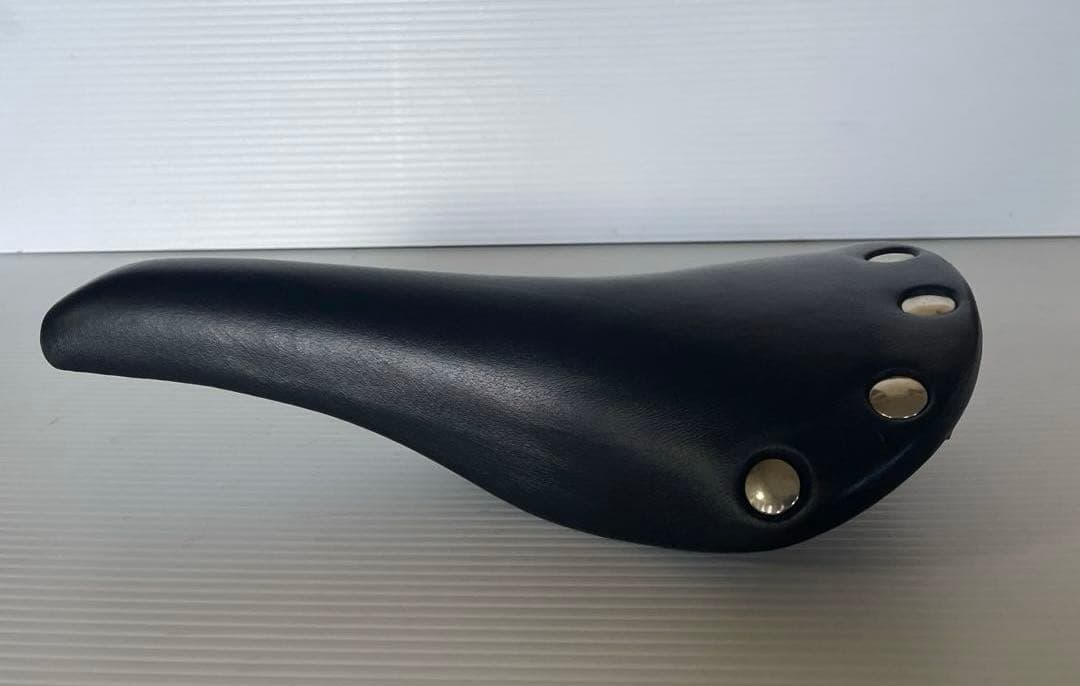 サンマルコ リーガル ブラックレザー、シルバーカラー鋲仕様