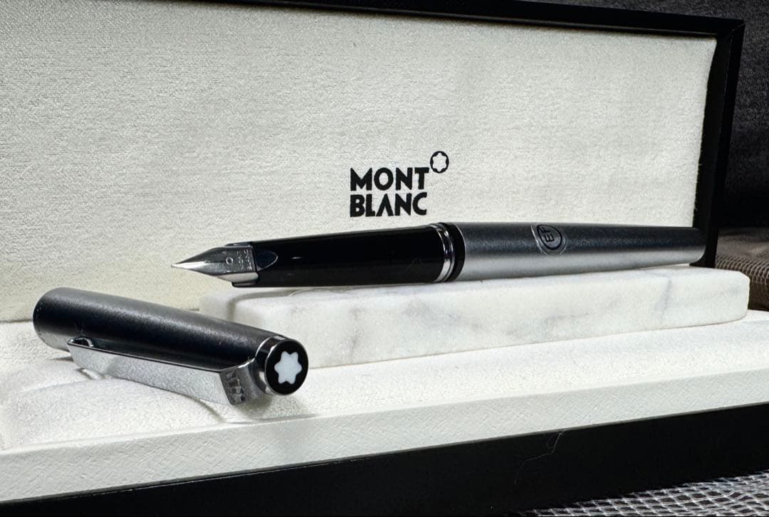 【極美品】モンブランNO300万年筆 EF シルバー・ブラック