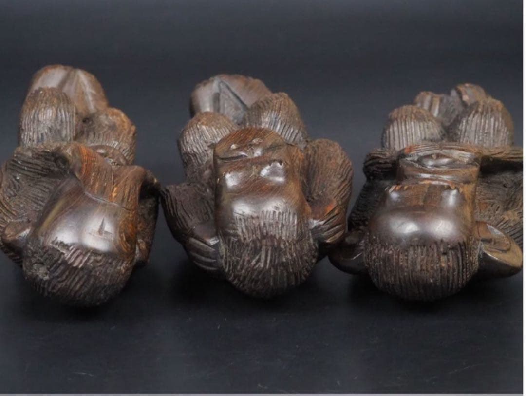 送料無料　木彫 唐木鉄刀木製三猿置物　高さ約17cm