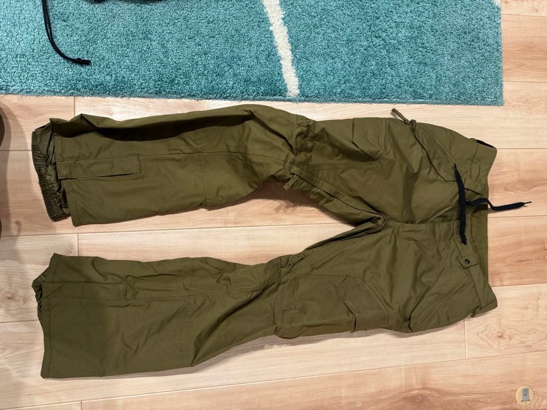 Burton The White Collection Mサイズ　スノボ　ウェア