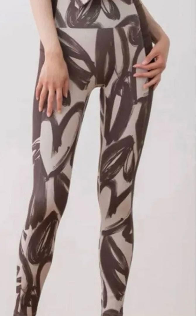 新品♡Lサイズ【SUKALA】ハートプリント サイドギャザーレギンス