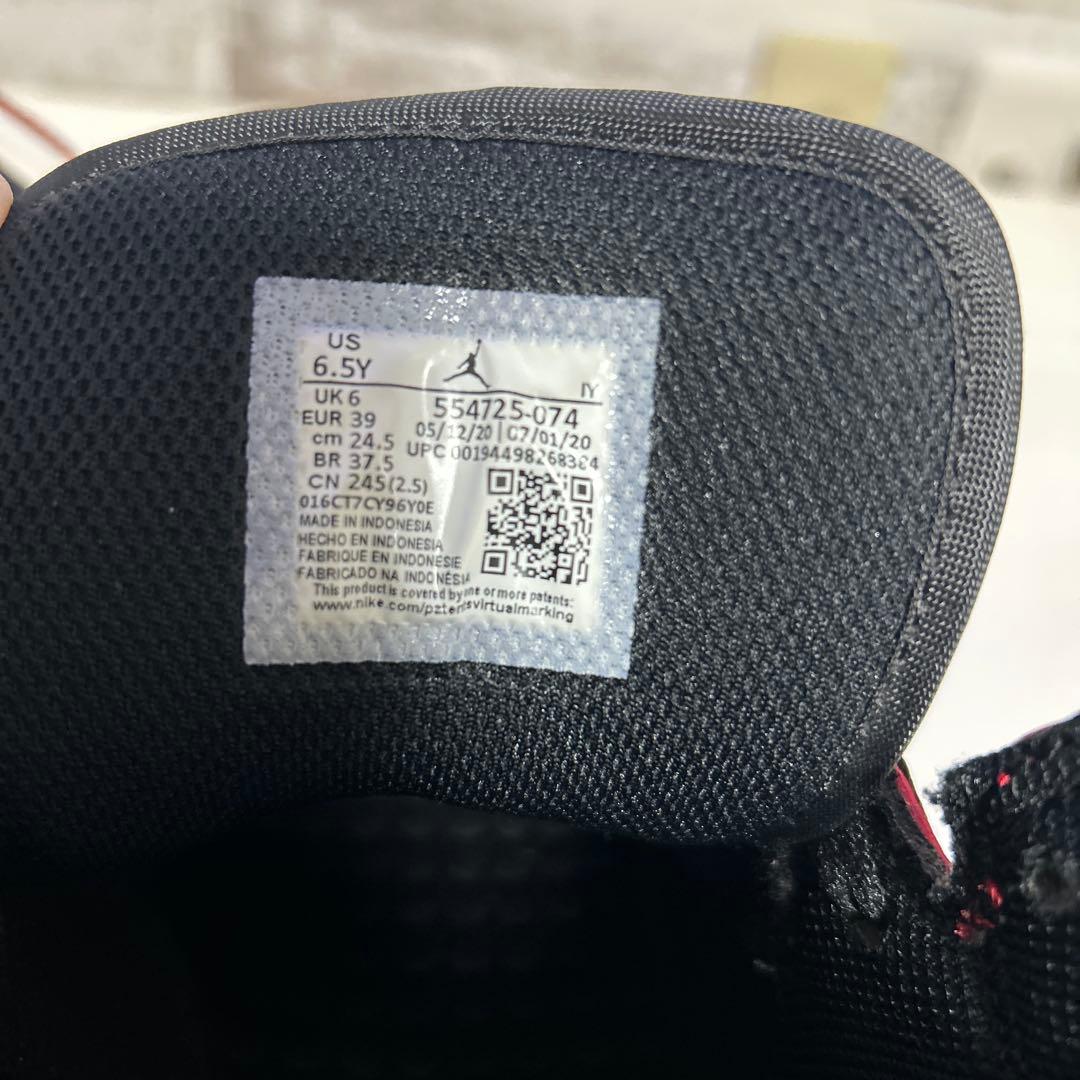 Nike Air Jordan 1 Mid 赤黒