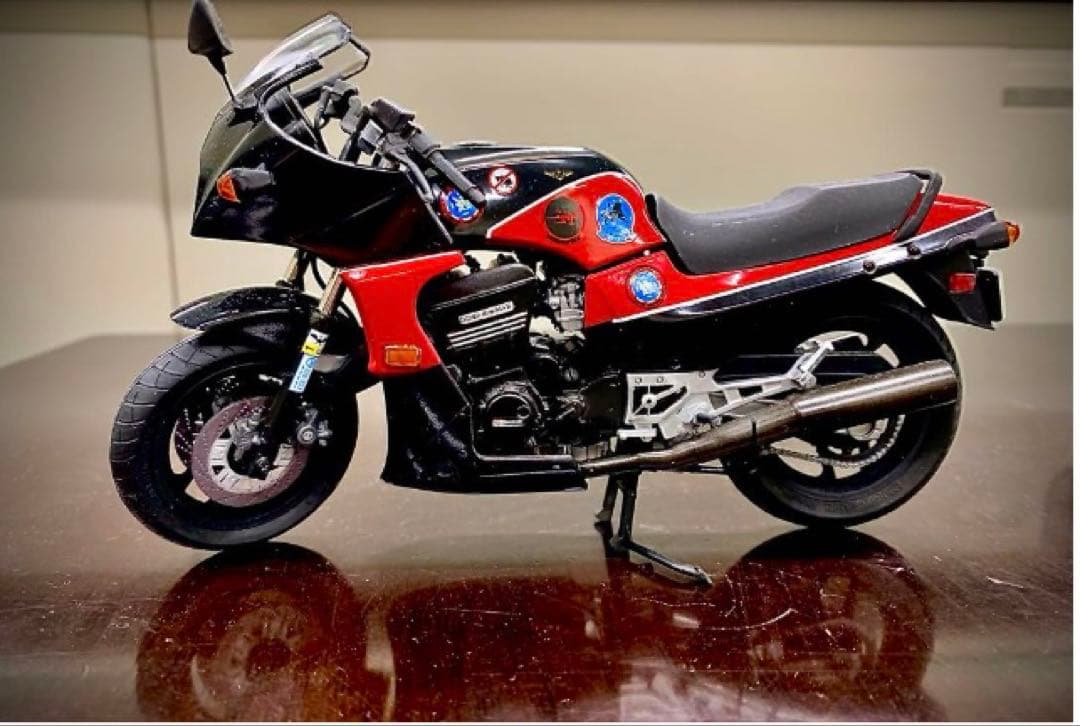 カワサキ　GPZ900R ニンジャ　1/12 　トップガンバージョン　完成品