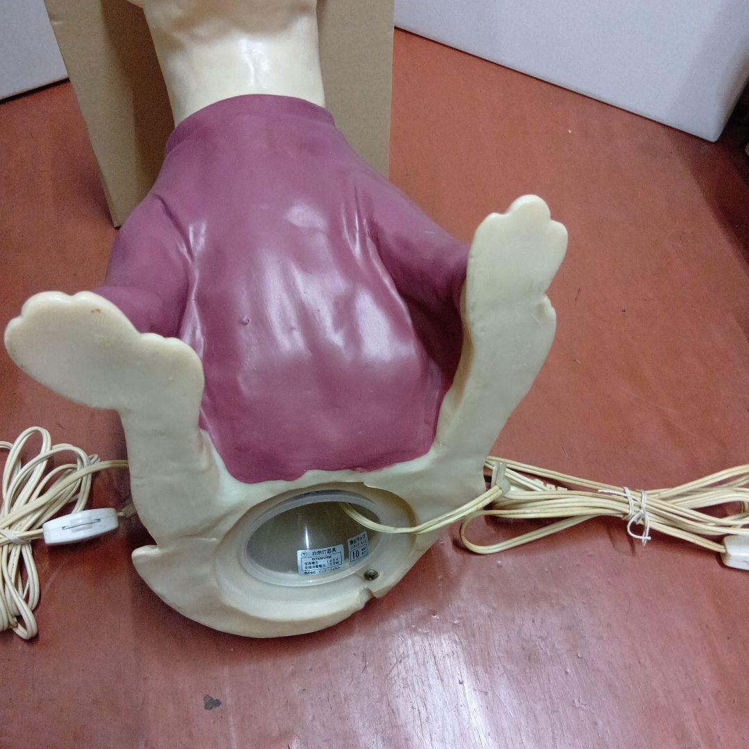 犬のフィギュア 紫色のセーター